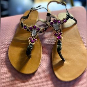 ShoeDazzle Glison TStrap Sandals size 9.5